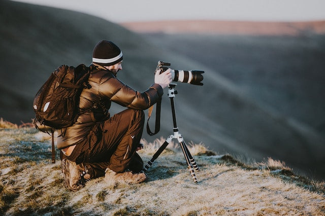 Fotograf auf einer Wanderung