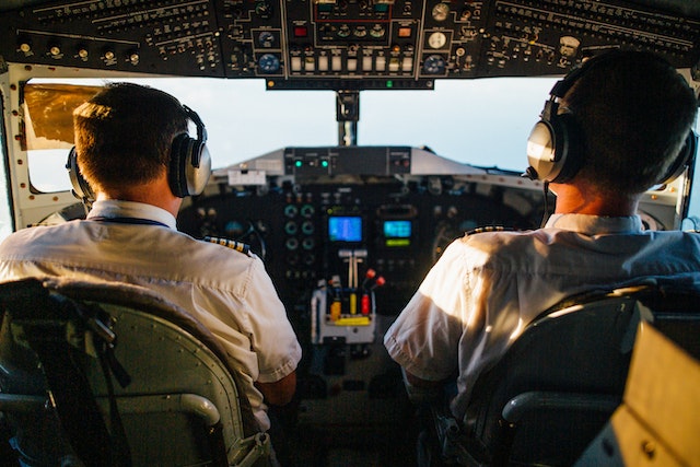 Rückansicht des Piloten
